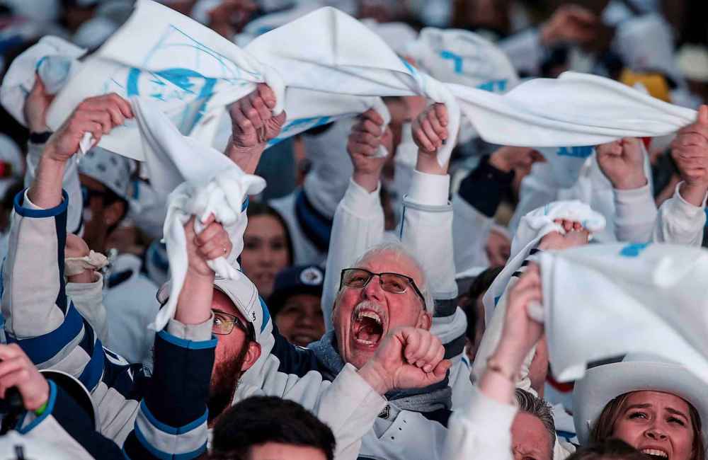 JOHN WOODS / FREE PRESS
Jets fans let out a cheer the Whiteout party Tuesday evening.
