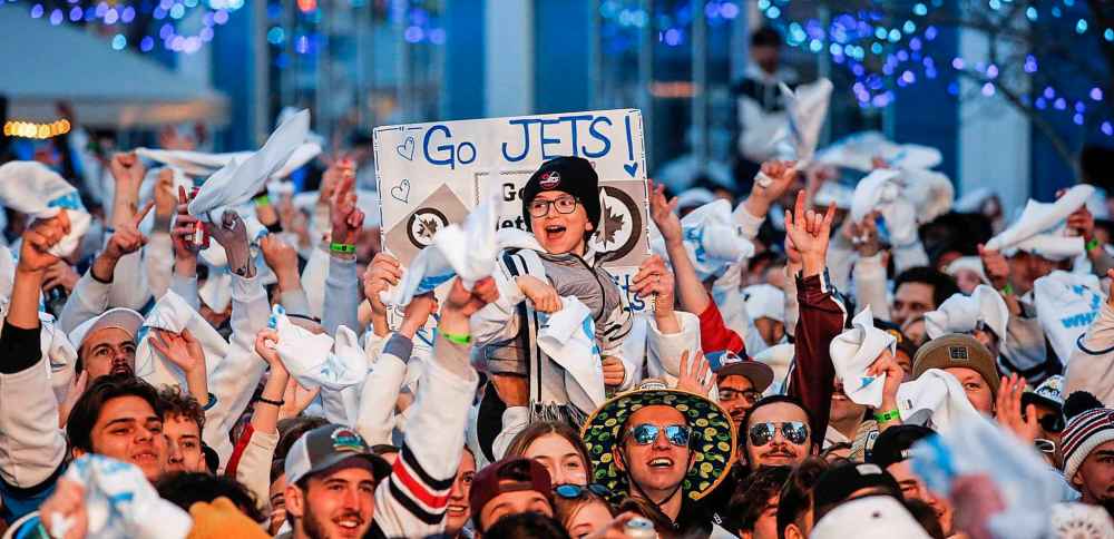 JOHN WOODS / FREE PRESS
Jets fans at the Whiteout party Tuesday evening.