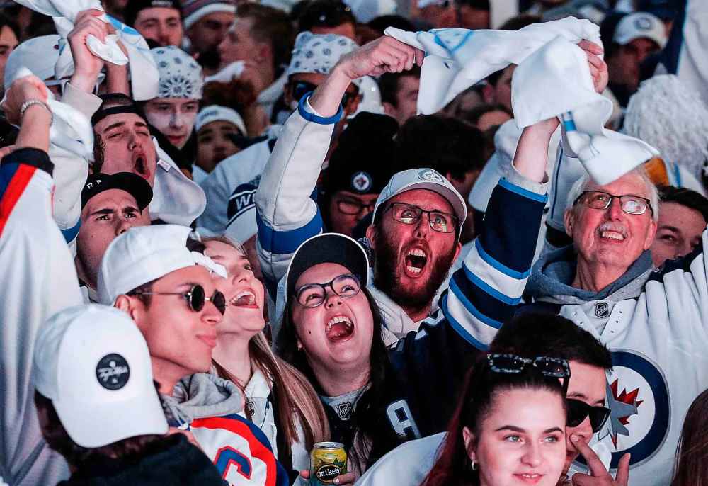 JOHN WOODS / FREE PRESS
Jets fans at the Whiteout party Tuesday evening.