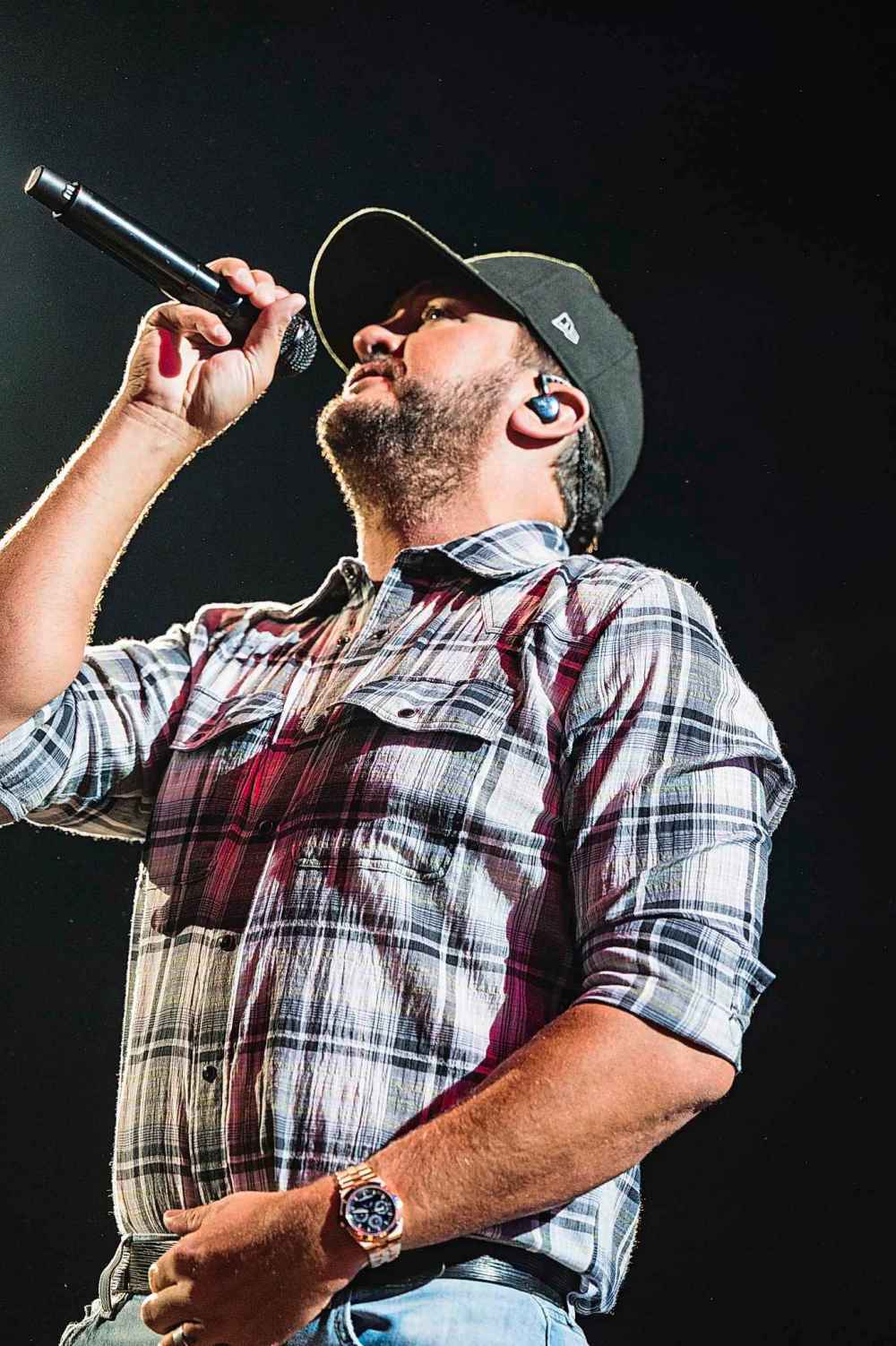 DWAYNE LARSON / FREE PRESS
Luke Bryan performs at the Canada Life Centre Thursday evening in Winnipeg.