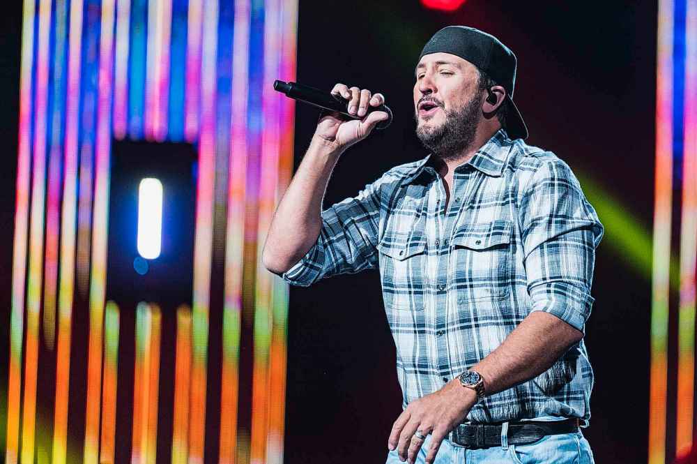 DWAYNE LARSON / FREE PRESS
Luke Bryan performs at the Canada Life Centre Thursday evening in Winnipeg.