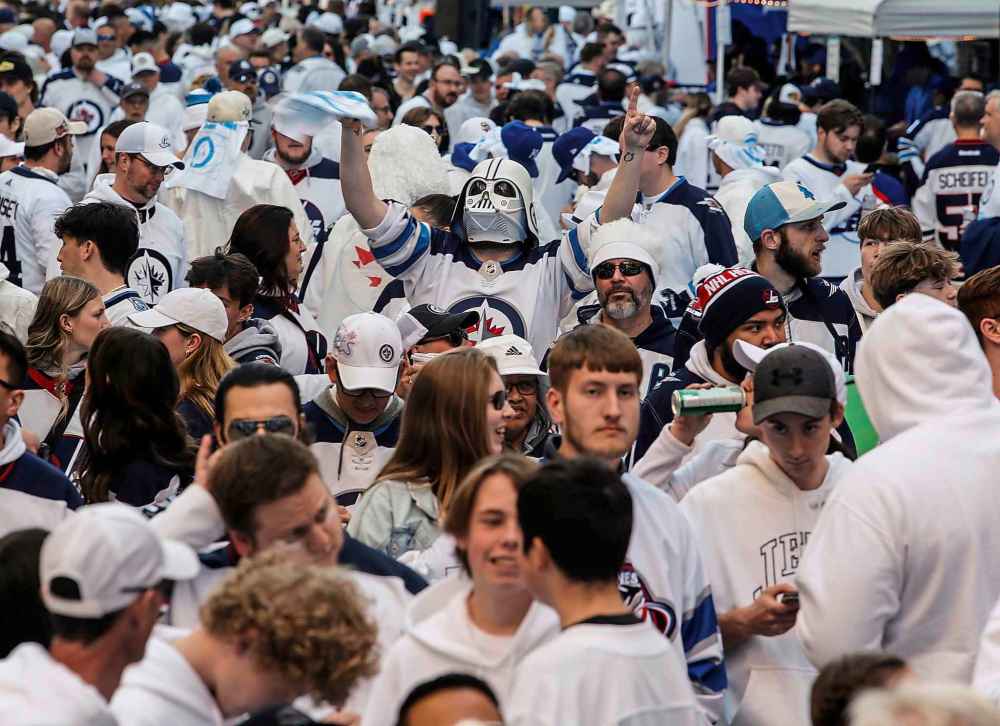 JOHN WOODS / FREE PRESS
Jets fans at the Whiteout party Sunday.