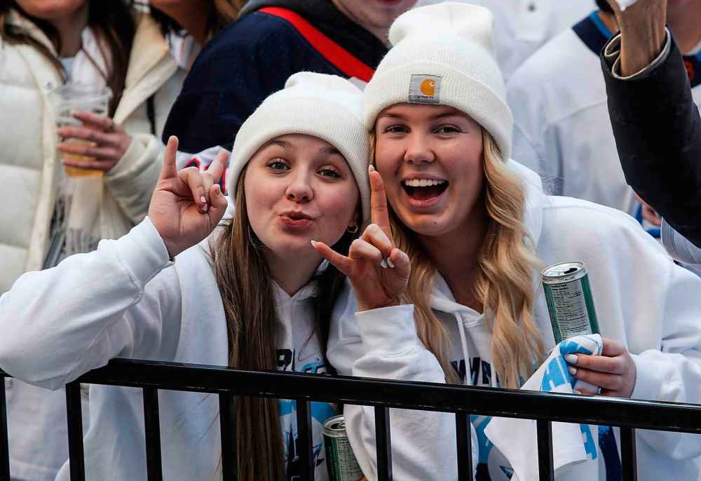 JOHN WOODS / FREE PRESS
Jets fans at the Whiteout party Sunday.