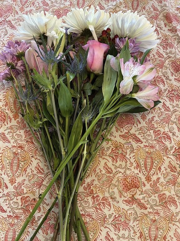 How to turn a supermarket bouquet into a lusher, more personalized