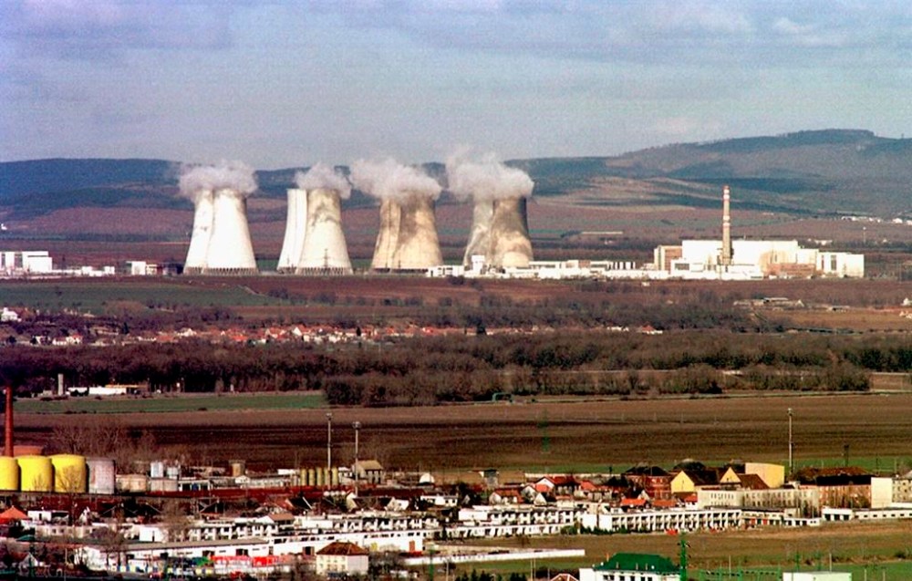 FILE - The nuclear power plant of Jaslovske Bohunice is pictured, in Bohunice, western Slovakia, March 22, 2000. Slovakia’s government approved a plan on Wednesday, May 15, 2024 to build another nuclear unit in a country that relies heavily on nuclear electricity generation. The new unit with out of 1,200 megawatts is to be build at the site of the Jaslovske Bohunice nuclear plant the dominant power company where the utility Slovenske Elektrarne currently operates two nuclear units. (AP Photo/TASR Slovakia/Stefan Puskas, File)