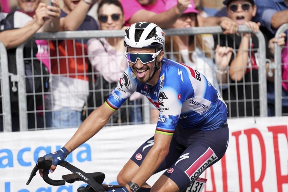 France's Julian Alaphilippe celebrates winning the 12th stage of the Giro d'Italia cycling race from Martinsicuro to Fano, Italy, Thursday, May 16, 2024. (Gian Mattia D'Alberto/LaPresse via AP)