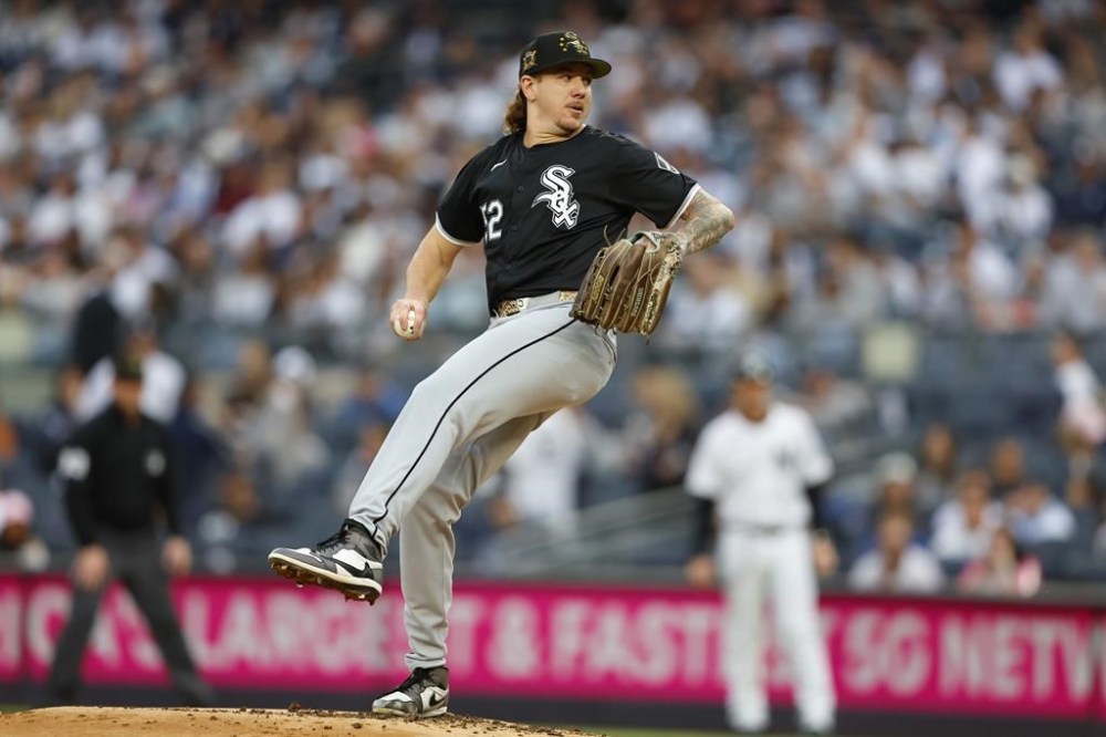 Chicago White Sox pitcher Mike Clevinger (52) throws against the New York Yankees during the first inning of a baseball game, Friday, May 17, 2024, in New York. (AP Photo/Noah K. Murray)