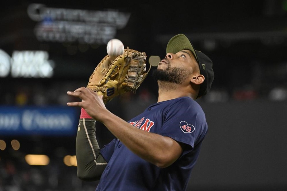Boston Red Sox first baseman Dominic Smith catches a foul ball hit by St. Louis Cardinals' Brendan Donovan in the sixth inning of a baseball, Friday, May 17, 2024, in St. Louis. (AP Photo/Joe Puetz)