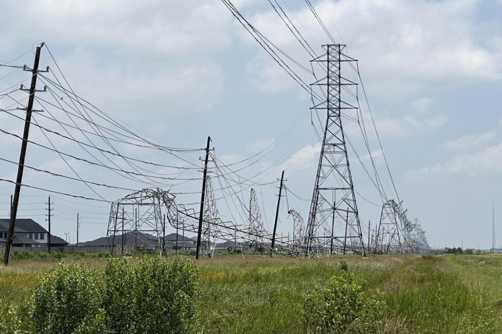Hot weather poses new risk as thousands remain without power after ...