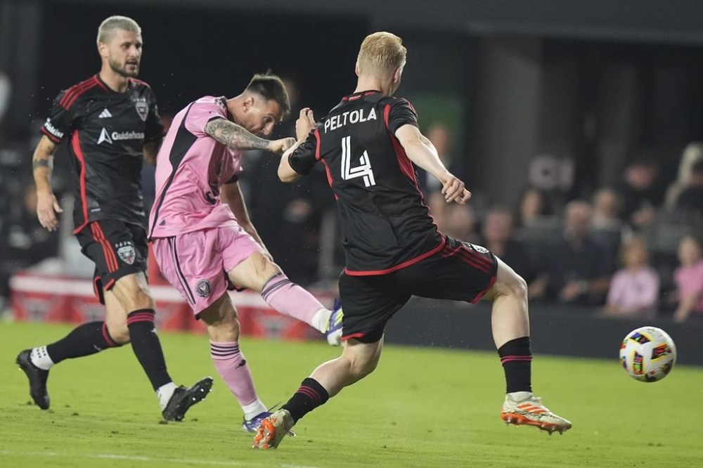 Inter Miami forward Lionel Messi, center attempts a shot on the goal past D.C. United midfielder Matti Peltola (4) during the second half of an MLS soccer match, Saturday, May 18, 2024, in Fort Lauderdale, Fla. (AP Photo/Lynne Sladky)