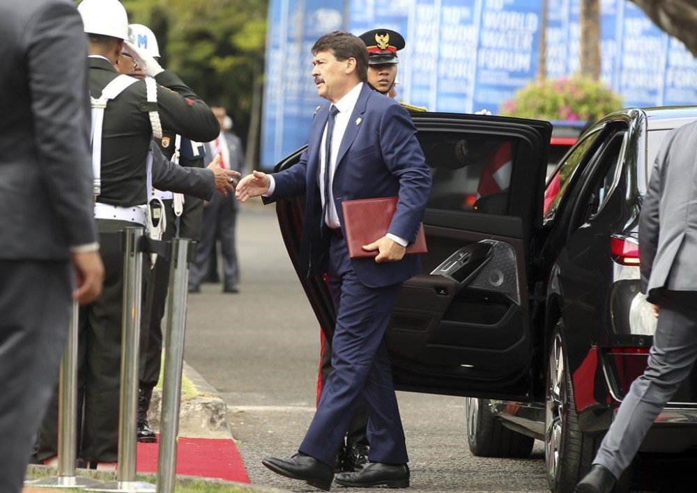 Janos Ader, a former Hungarian president, walks upon his arrival of the 10th World Water Forum in Nusa Dua, Bali, Indonesia on Monday, May 20, 2024. (AP Photo/Firdia Lisnawati)
