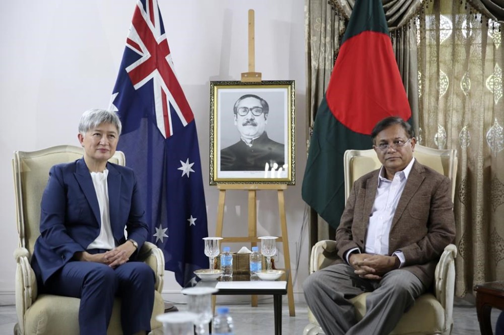 Australian Foreign Minister Penny Wong, left, meets with Bangladeshi Foreign Minister Hasan Mahmud in Dhaka, Bangladesh, Tuesday, May 21, 2024. (AP Photo/Mahmud Hossain Opu)