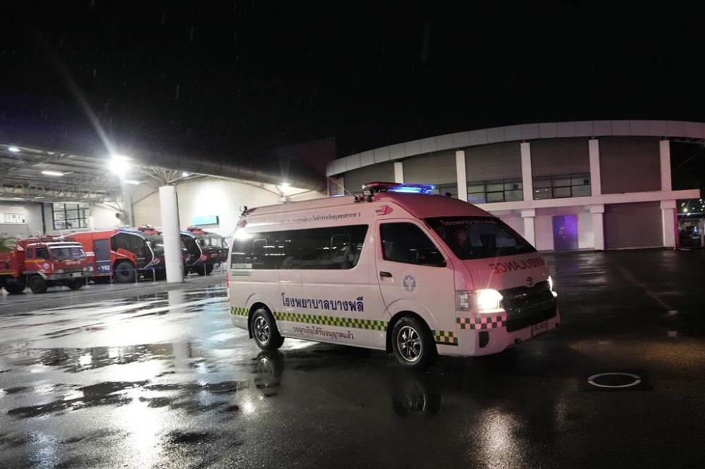 An ambulance leaves to pick a passenger who got injured in a severe turbulance on a London-Singapore flight that was diverted to Bangkok, Thailand, Tuesday, May 21, 2024. The plane apparently plummeted for a number of minutes before it was diverted to Bangkok, where emergency crews rushed to help injured passengers amid stormy weather, Singapore Airlines said Tuesday. (AP Photo/Sakchai Lalit)
