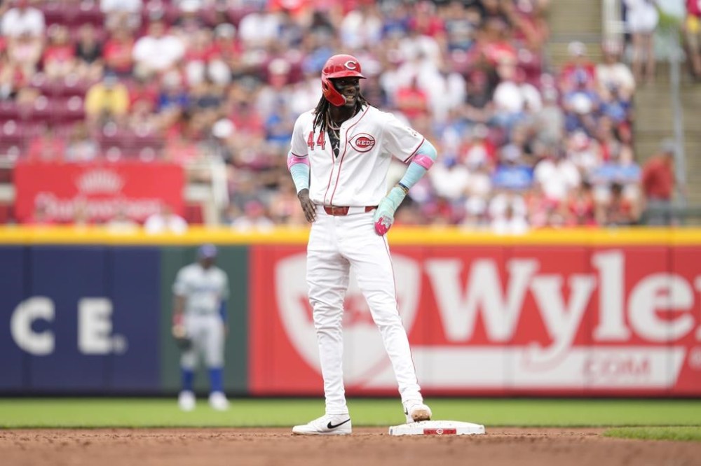 Cincinnati Reds' Elly De La Cruz stands at second base during the third inning of a baseball game against the Los Angeles Dodgers Sunday, May 26, 2024, in Cincinnati. (AP Photo/Jeff Dean)