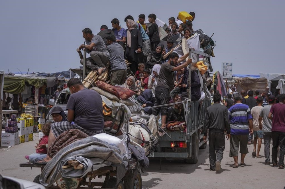 Palestinians fleeing from the southern Gaza city of Rafah during an Israeli ground and air offensive in the city on Tuesday, May 28, 2024. (AP Photo/Abdel Kreem Hana)