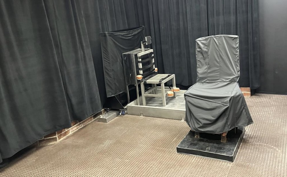 FILE - This photo provided by the South Carolina Department of Corrections shows the state's death chamber in Columbia, S.C., including the electric chair, right, and a firing squad chair, left. Amnesty International says the number of executions recorded worldwide last year jumped to the highest level since 2015. The rights group said in a new report it recorded a total of 1,153 executions in 2023 — a 30% increase from 2022. Amnesty said the figure does not include thousands of death sentences believed to have been carried out in China, where data is not available due to state secrecy. (South Carolina Department of Corrections via AP, File)