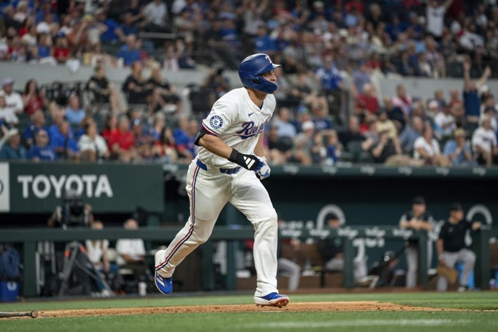 Texas Rangers' Corey Seager rounds the bases on a two run home run off of Arizona Diamondbacks starting pitcher Ryne Nelson that scored Ezequiel Duran during the fifth inning of a baseball game Wednesday, May 29, 2024, in Arlington, Texas. The home run was Seager's eighth in as many games. (AP Photo/Jeffrey McWhorter)