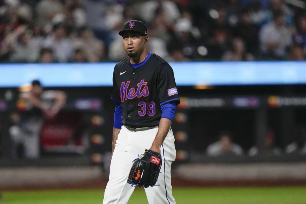 New York Mets pitcher Edwin Díaz leaves the field during the seventh inning of the team's baseball game against the San Francisco Giants, Friday, May 24, 2024, in New York. (AP Photo/Frank Franklin II)