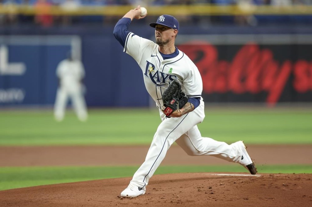 Tampa Bay Rays relief pitcher Shawn Armstrong throws against the Oakland Athletics during the first inning of a baseball game Thursday, May 30, 2024, in St. Petersburg, Fla. (AP Photo/Mike Carlson)