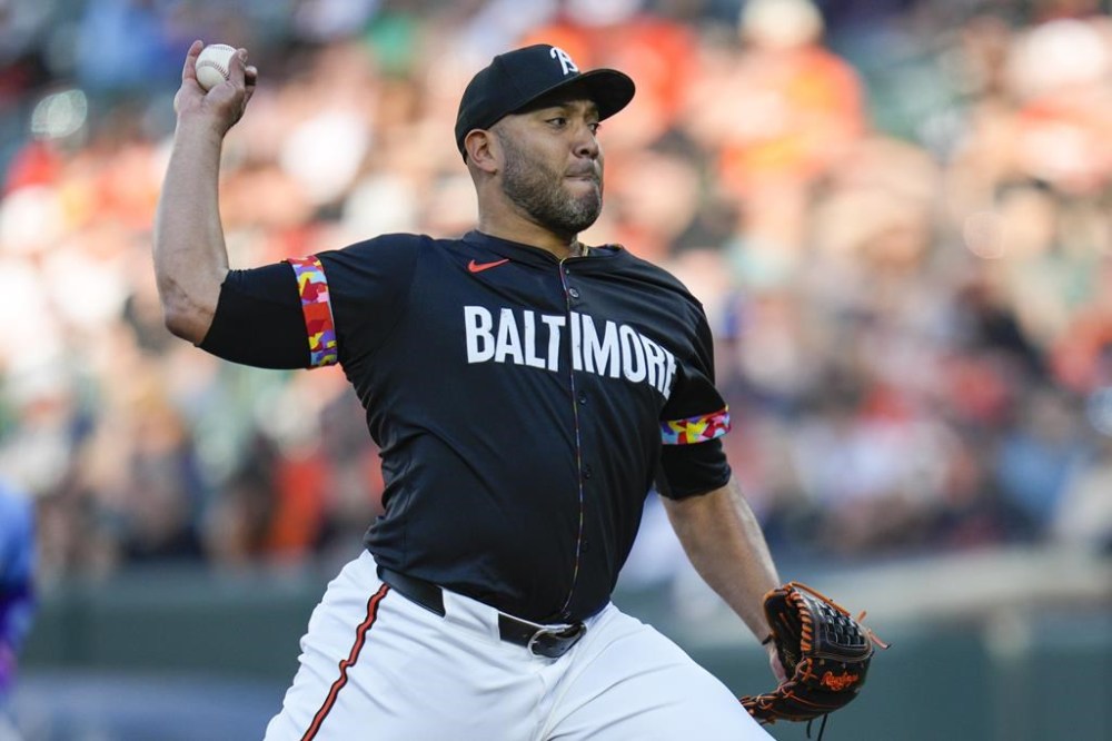 Baltimore Orioles starting pitcher Albert Suárez throws to the Tampa Bay Rays during the first inning of a baseball game, Friday, May 31, 2024, in Baltimore. (AP Photo/Jess Rapfogel)