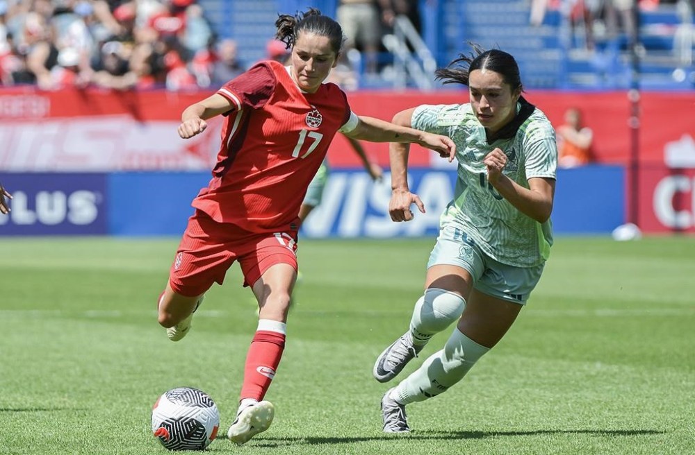 Canada's Jessie Fleming (17) breaks away from Mexico's Scarlett Camberos (10) during first half international soccer action in Montreal, Saturday, June 1, 2024. THE CANADIAN PRESS/Graham Hughes