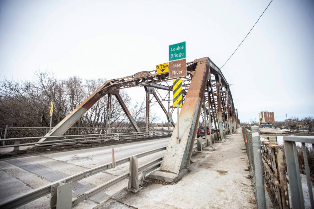 MIKAELA MACKENZIE / FREE PRESS FILES
A recent report by city staff recommends rehabilitating the 114-year-old Louise Bridge, which is in poor condition due to age-related deterioration.