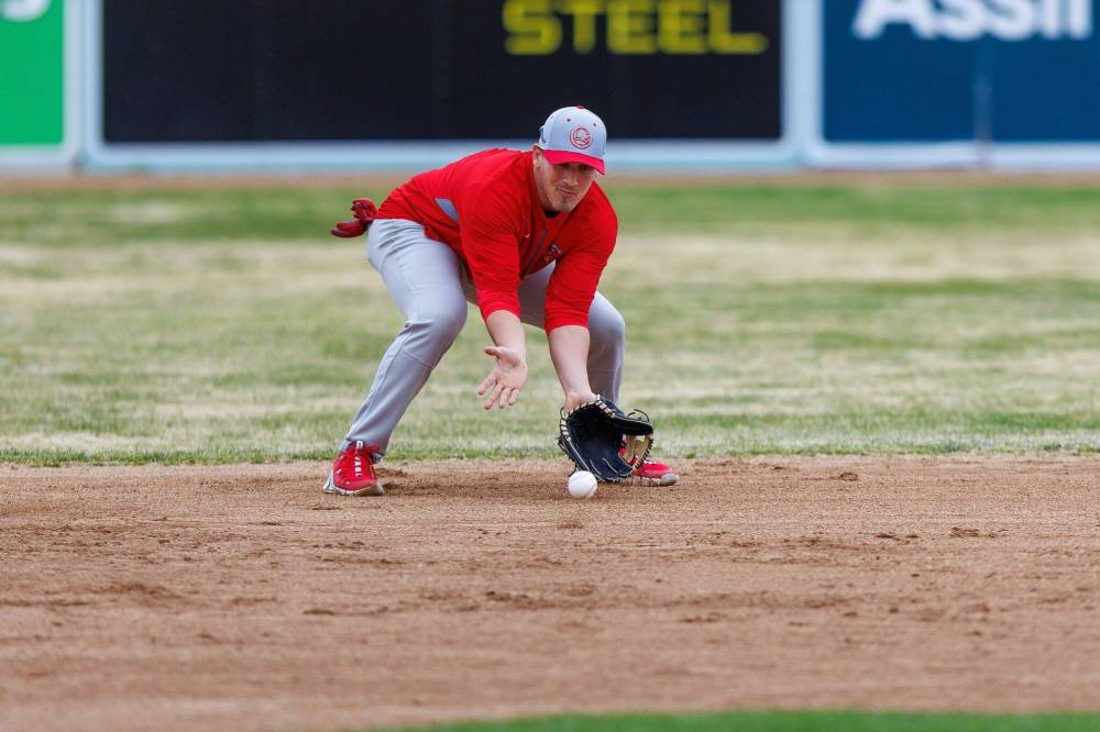 MIKE DEAL / FREE PRESS
Dayson Croes fields a ball Wednesday during the first day of Winnipeg Goldeyes training camp.