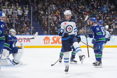 Darryl Dyck / THE CANADIAN PRESS files
                                Sean Monahan fit in seemlessly when he joined the Jets from Montreal. Signing him would give the Jets a solid second-line centre.