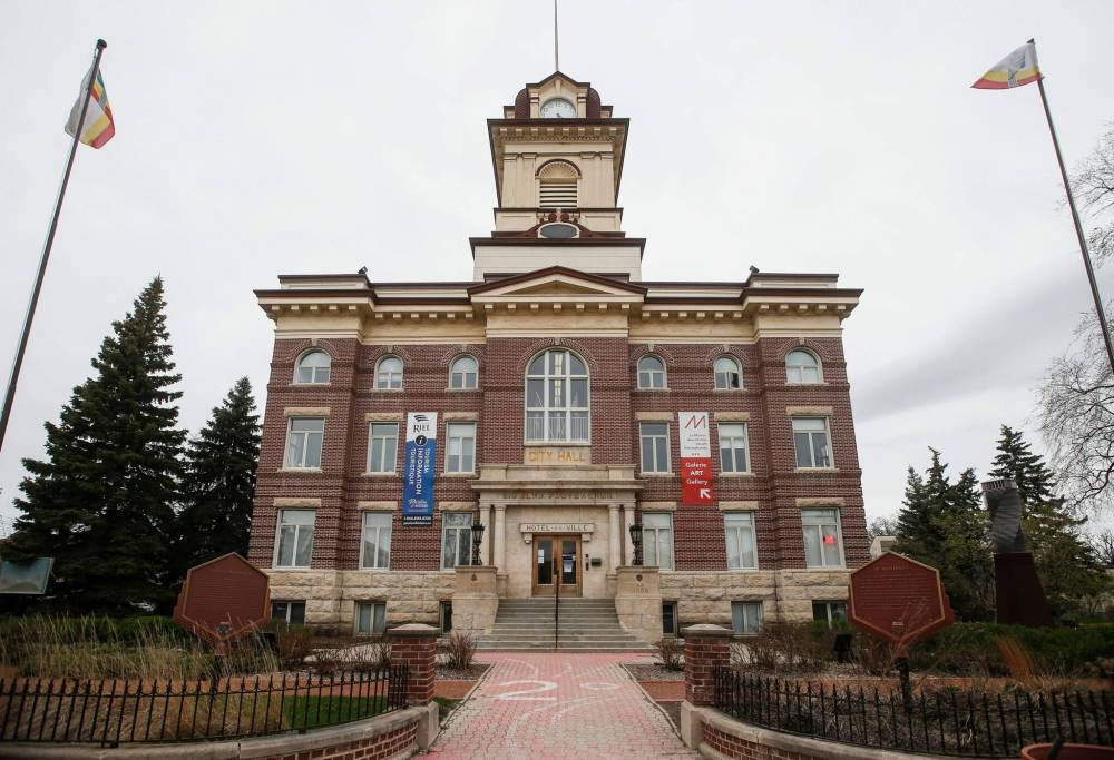 JOHN WOODS / FREE PRESS
The city asked for community engagement on whether the buildings at 219 Provencher and 212 Dumoulin should be sold or leased at fair market value or to a non-profit organization below market value.