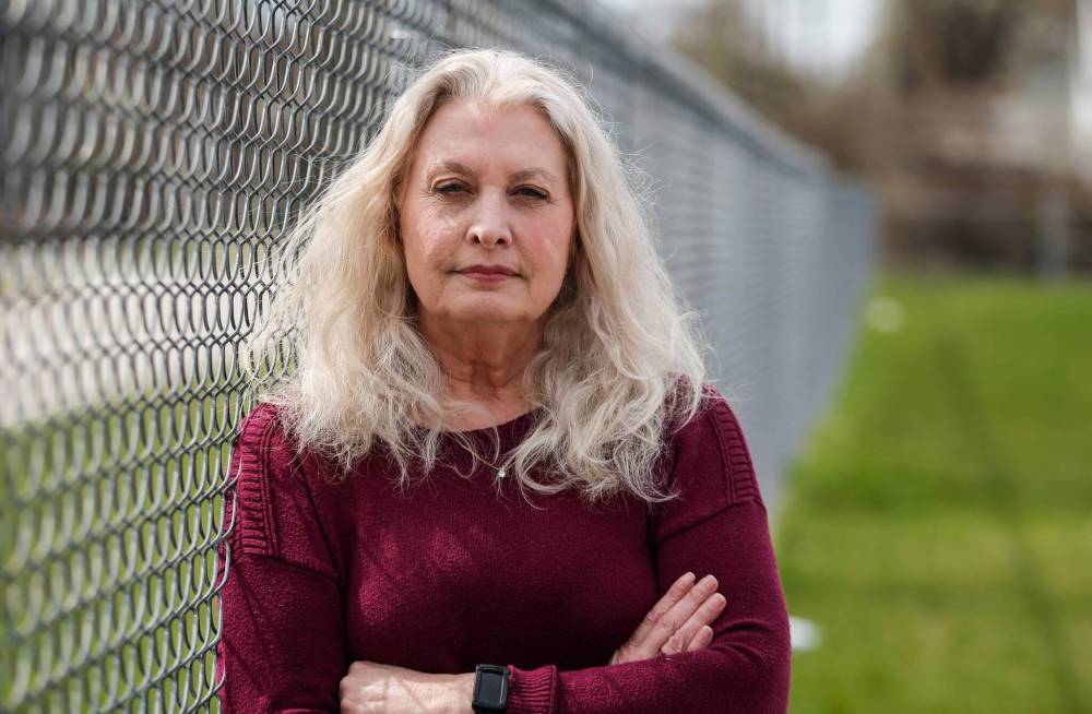 JOHN WOODS / FREE PRESS
Janice Thomas was placed in a hallway at St. Boniface Hospital last month, unable to breathe, and received no medical attention from a doctor or nurse for 20 minutes.