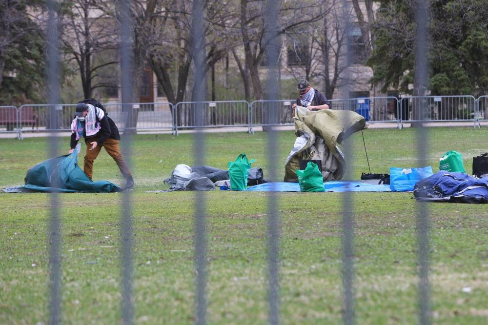 The protest site is located in the quad at the Fort Garry campus, which a large circle of metal fencing has cordoned off. (Mike Deal / Free Press)