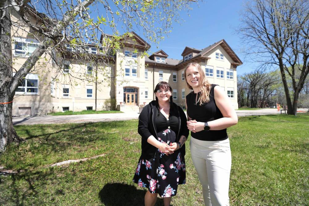 Ruth Bonneville / Free Press
Housing support worker Monica Richard, left, and Siloam CEO Tessa Blaikie Whitecloud in front of the New Siloam seniors residence at 4025 Roblin Blvd.