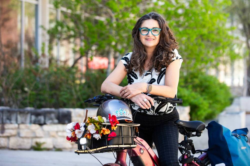 MIKAELA MACKENZIE / FREE PRESS
An international organization that advocates for more active transportation has bestowed Patty Wiens with the title of Bicycle Mayor of Winnipeg.