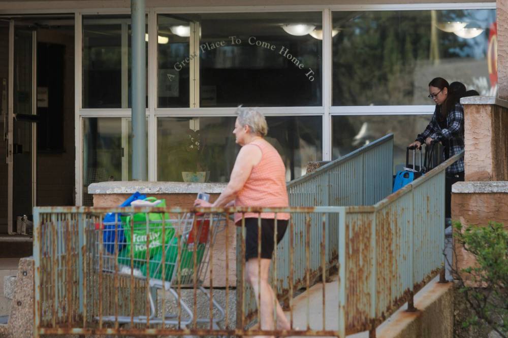 Residents of Birchwood Terrace continue to pack up all their belongings early Friday morning as the deadline approaches to vacate the building. (Mike Deal / Free Press)