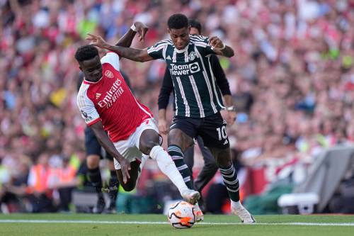 KIRSTY WIGGLESWORTH / ASSOCIATED PRESS FILES
                                Bukayo Saka (left) and his Arsenal teammates are still in the hunt for the Preniership title while Manchester United’s Marcus Rashford and his club are looking at an uncertain future.