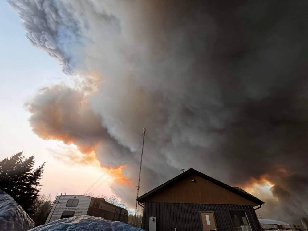 NEENA LUNDIE PHOTO
Smoke can be seen from a wildlife near Cranberry Portage Saturday afternoon. The 580 people who fled the community on the weekend due to the 31,600 hectare wildfire may be able to return to their homes in a few days.
