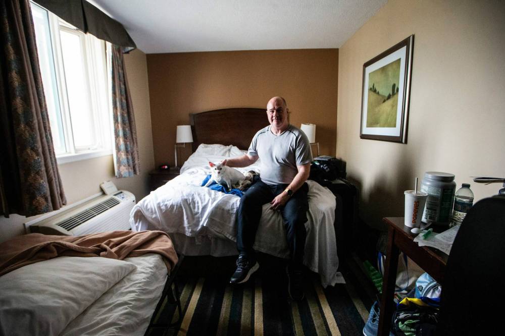 MIKAELA MACKENZIE / FREE PRESS
Former Birchwood Terrace resident Des Kappel says issues at the Portage Avenue apartment extend beyond the structural damage.