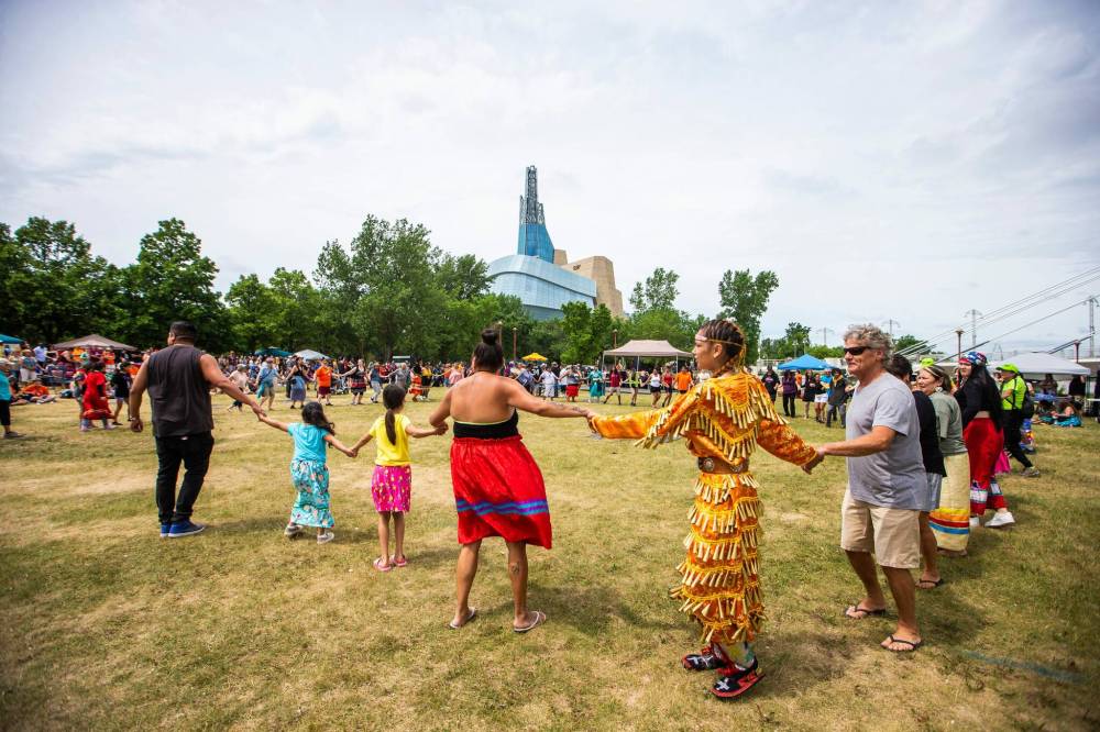 MIKAELA MACKENZIE / FREE PRESS files
A group round dance kicks off the National Indigenous Peoples’ Day Powwow at The Forks in June 2023.