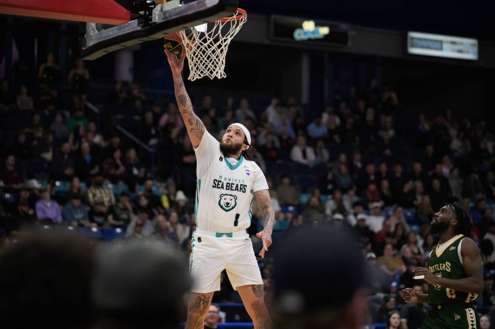 Winnipeg’s Teddy Allen goes to the hoop for two of his game-high 40 points Wednesday night. (CEBL photo)