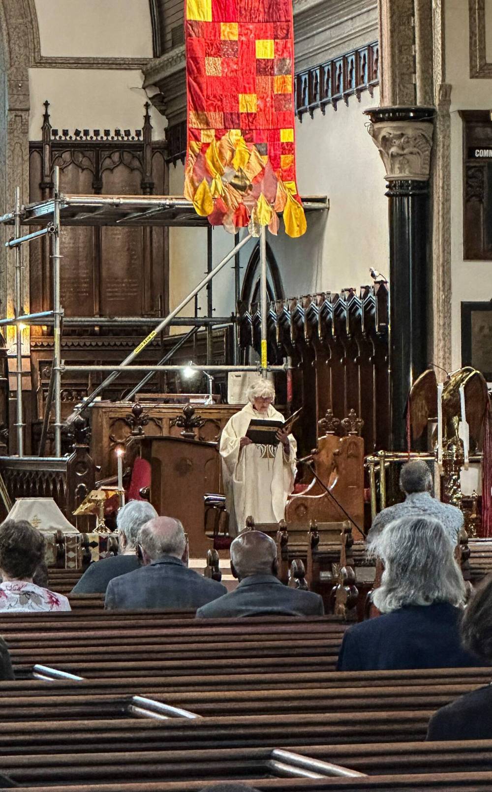 JOHN WOODS / FREE PRESS
Rev. Helen Holbrook leads a service at Holy Trinity Anglican Church Sunday, May 26, 2024.