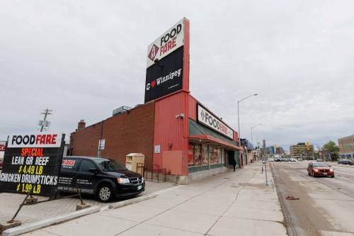 MIKE DEAL / FREE PRESS 
                                The Foodfare at 905 Portage Avenue.