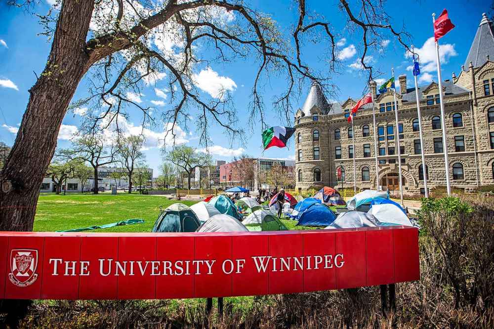MIKAELA MACKENZIE / FREE PRESS
A pro-Palestinian encampment is set up at the University of Winnipeg on Friday, May 10, 2024.