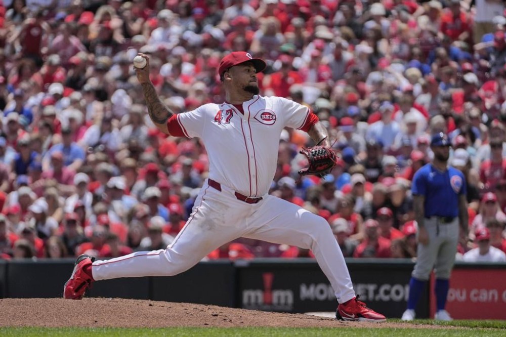 Cincinnati Reds starting pitcher Frankie Montas delivers during the second inning of a baseball game against the Chicago Cubs, Sunday, June 9, 2024, in Cincinnati. (AP Photo/Joshua A. Bickel)