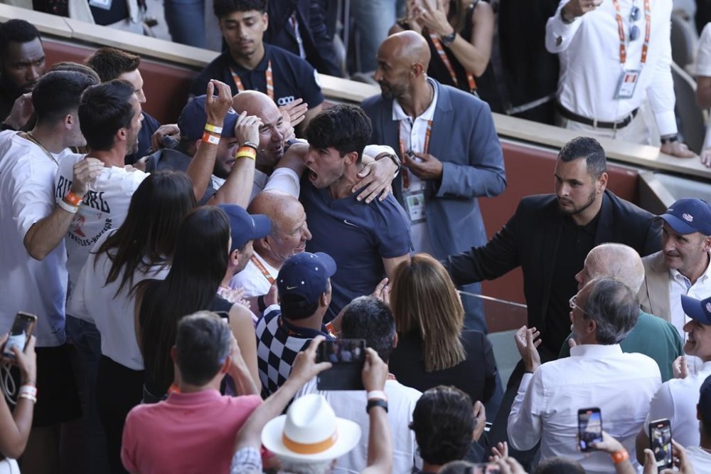 Spain's Carlos Alcaraz celebrates as he won the men's final match of the French Open tennis tournament against Germany's Alexander Zverev at the Roland Garros stadium in Paris, Sunday, June 9, 2024. (AP Photo/Aurelien Morissard)