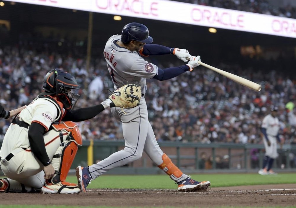 CORRECTS TO SEVENTH INNING NOT FIRST INNING - Houston Astros' Jeremy Peña, right, hits an RBI sacrifice fly in front of San Francisco Giants catcher Patrick Bailey, left, during the seventh inning of a baseball game in San Francisco, Monday, June 10, 2024. (AP Photo/Jed Jacobsohn)
