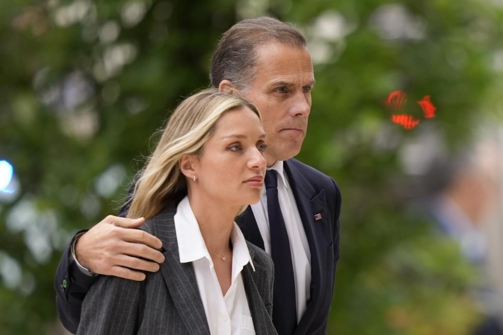 Hunter Biden, accompanied by his wife, Melissa Cohen Biden, arrives to federal court on hearing there is a verdict, Tuesday, June 11, 2024, in Wilmington, Del. (AP Photo/Matt Slocum)