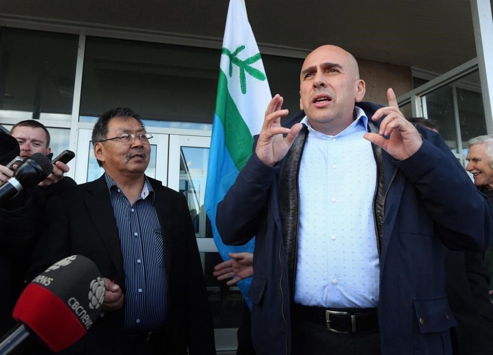 Johannes Lampe, president of Nunatsiavut (left) listens as Todd Russell, president of NunatuKavut talks to the media on the steps of the Confederation Building in St. John's on Oct. 25, 2016. THE CANADIAN PRESS/Paul Daly