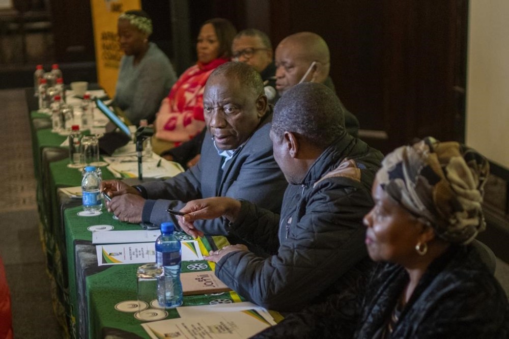 South African président Cyril Ramaphosa meets with senior officials of the ANC during an ANC's National Executive Committee Thursday, June 13, 2024, at a Cape Town hotel. South Africa's Parliament is due to elect a president Friday while major political parties are still working out a coalition agreement that might or might not see Ramaphosa return for a second term as leader of Africa's most industrialized economy. (AP Photo/Jerome Delay)
