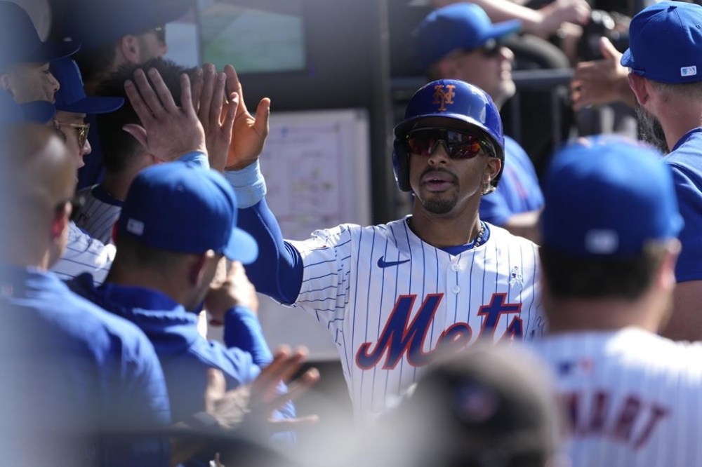 New York Mets Francisco Lindor celebrates with teammates after scoring during the eighth inning of a baseball game against the San Diego Padres, Sunday, June 16, 2024, in New York. (AP Photo/Pamela Smith)