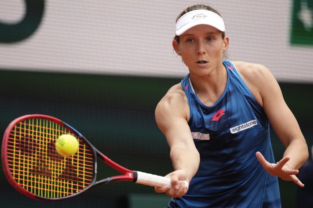 France's Varvara Gracheva plays a shot against Russia's Mirra Andreeva during their fourth round match of the French Open tennis tournament at the Roland Garros stadium in Paris, Monday, June 3, 2024. (AP Photo/Christophe Ena)